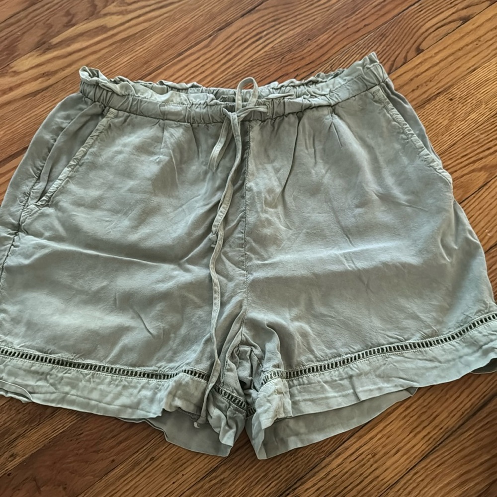 Cloth and stone shorts